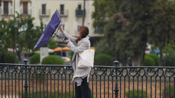La borrasca Claudia golpea la península con acumulados de hasta 80 litros y centenares de incidencias