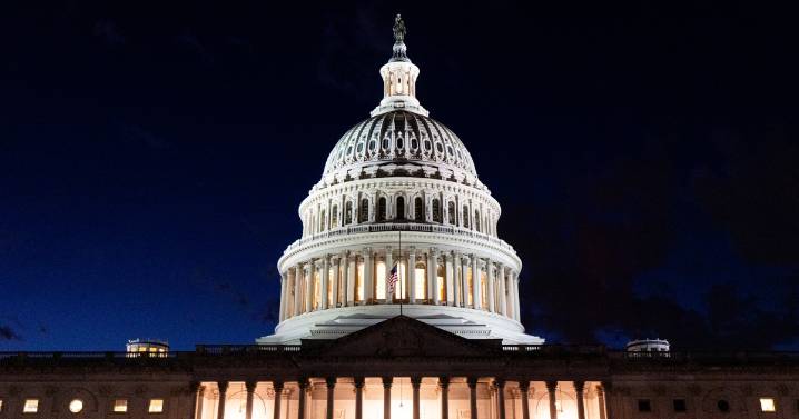 Federal agencies tell staff to return to work Thursday as government reopens