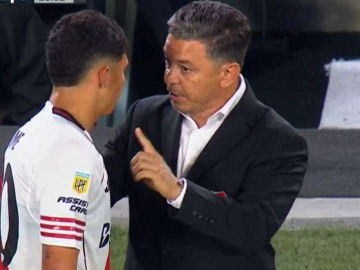 Gallardo, como el Loco Bielsa: hizo entrar al pibe Jaime y lo sacó 46 minutos después
