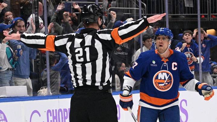 Islanders open seven-game homestand with tough loss to Blues