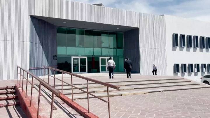 Mujer sufre estafa de redes sociales tras vender su auto en Facebook