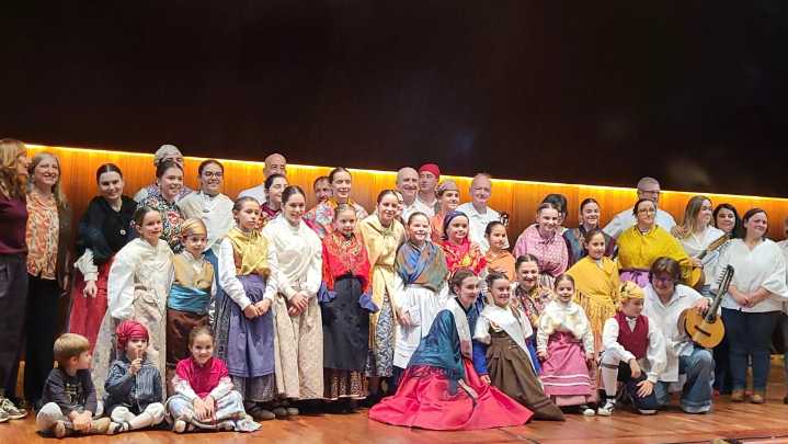 Estirpe de Aragonia celebra el inicio de sus fiestas con las nuevas mairalesas y el talento de la escuela Carlos Vidal