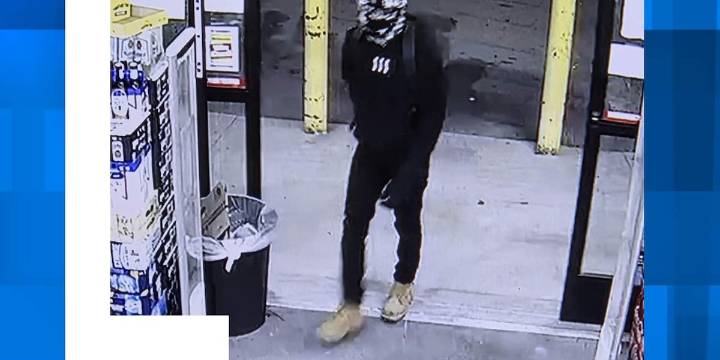 Colleton County deputies search for man who robbed Dollar General in Ruffin