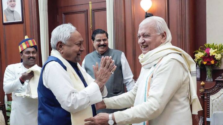 Nitish meets Governor, recommends Assembly dissolution; swearing
