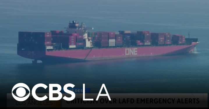 Criticisms raised over LAFD's emergency alerts from Port of LA container ship fire