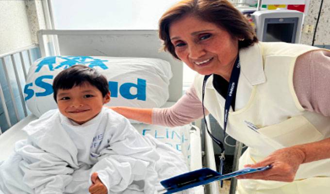 Niño recupera la sonrisa tras extirpación de un tumor de 14 centímetros y más de 1 kilo de peso