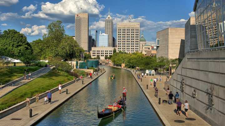 How to find parking in downtown Indianapolis using ParkWhiz and ParkMobile