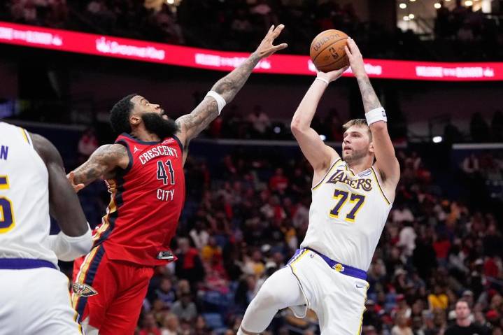 Doncic, Ayton y Reaves guían a Lakers a triunfo sobre Pelicans y a foja de 2