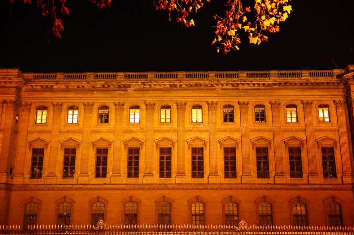 France’s Louvre Museum closes gallery due to structural weakness