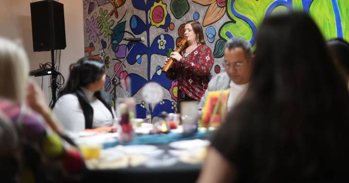 Vamos Vols!: Spanish language Voice of the Vols speaks at HOLA event