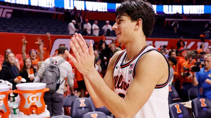 Stojakovic scores 23 and blocks late 3 attempt as No. 14 Illinois beats No. 11 Texas Tech 81