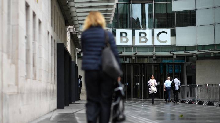 Crisis en la BBC: dimiten sus principales directivos tras manipular un discurso de Trump sobre el 6 de Enero