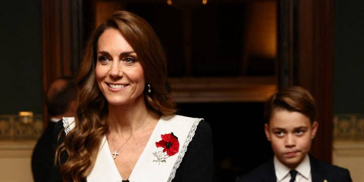 Vestido elegante con cuello babero: Kate Middleton rinde homenaje a Lady Di en el gran concierto por el Día del Recuerdo