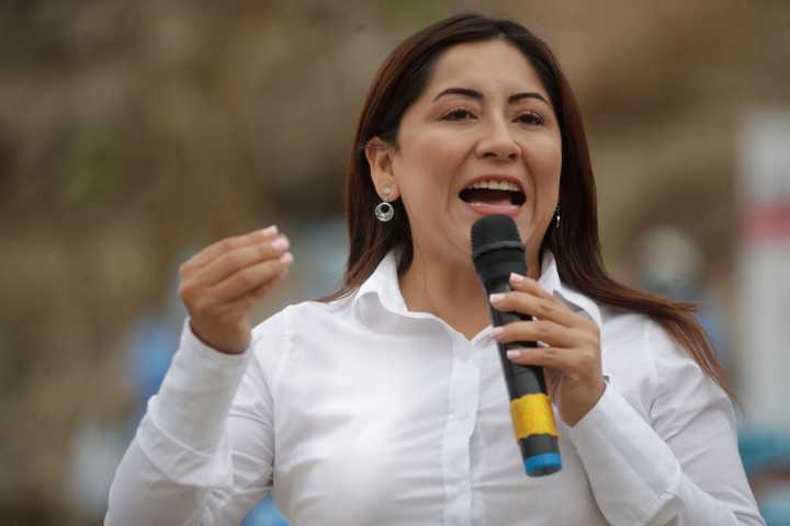 Revelan que pareja de Kelly Portalatino, sentenciada por robo, frecuenta su despacho en el Congreso