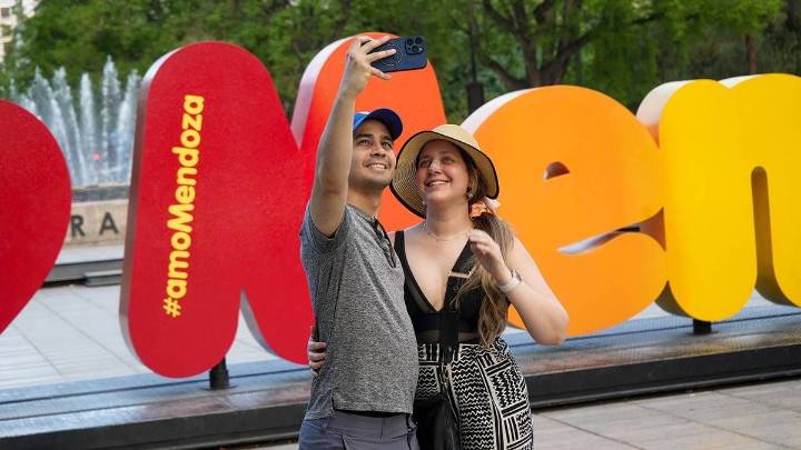 El fin de semana largo tuvo más turistas que en 2024 pero con un gasto más moderado