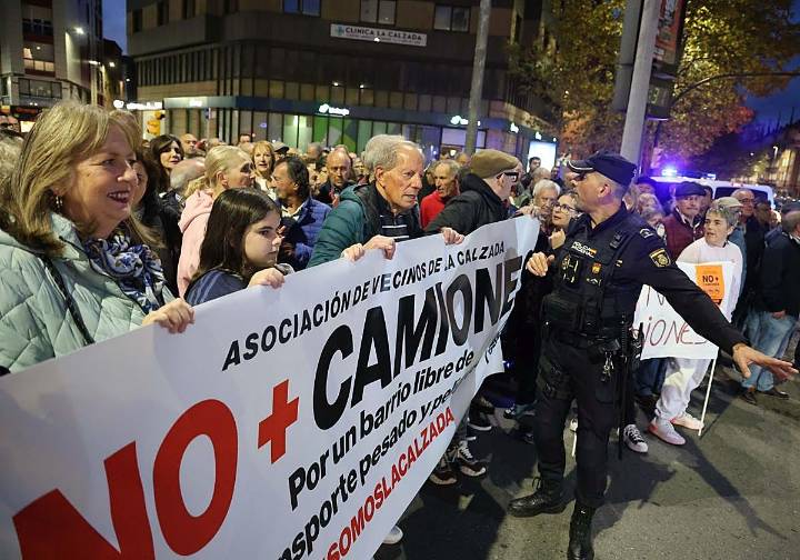 Nueva concentración vecinal en Gijón para reclamar nuevos accesos al puerto de El Musel