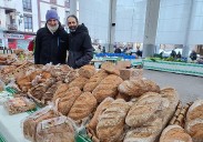 Hiru okin daude ferian, era askotako ogiak eta gozoak eskainiz