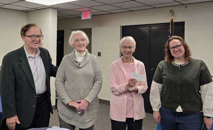 SR Rotary awards food cupboard with $1,000 donation