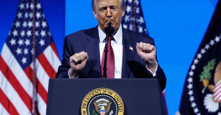 Advierte Trump que cierre de Gobierno está “matando” políticamente a los republicanos