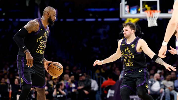 LeBron James dishes out 12 assists in historic season debut, Luka Dončić scores 37 as Lakers beat Jazz 140