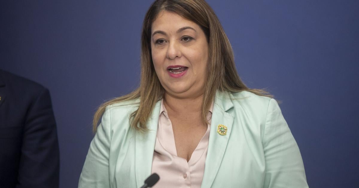 Familia evalúa uso de celulares para trabajadores sociales