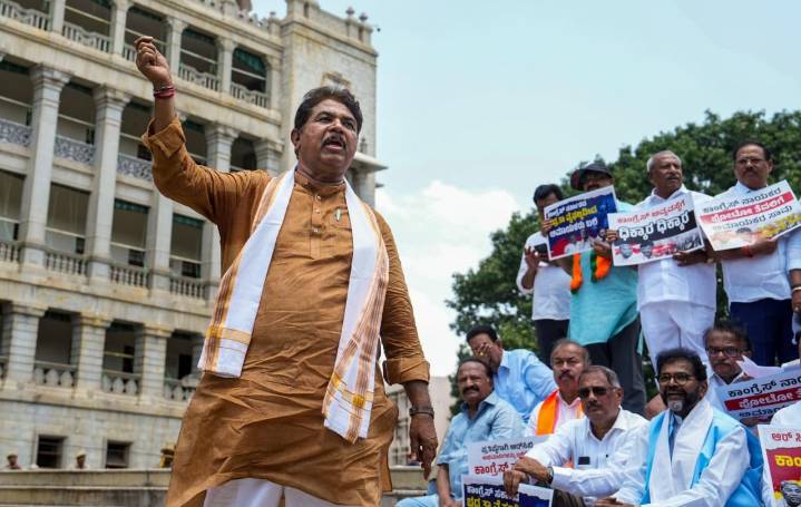 Sugarcane farmers protest: BJP leader asks Karnataka CM to quit i...