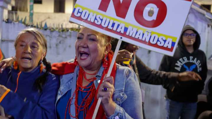 Pueblo ecuatoriano celebra victoria del "No" en la jornada de referéndum y consulta popular