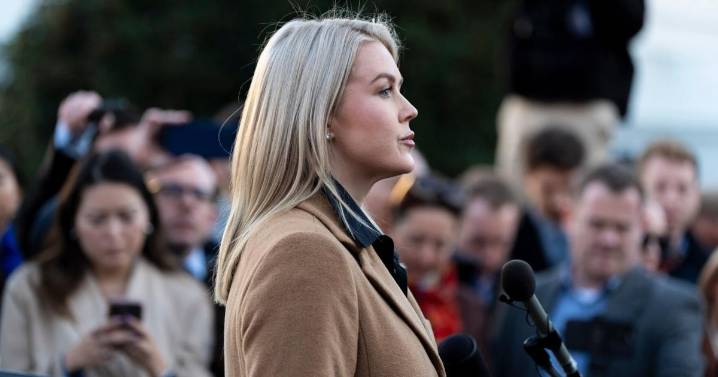 Inmigrante con lazos familiares con secretaria de prensa de la Casa Blanca es detenida por el ICE