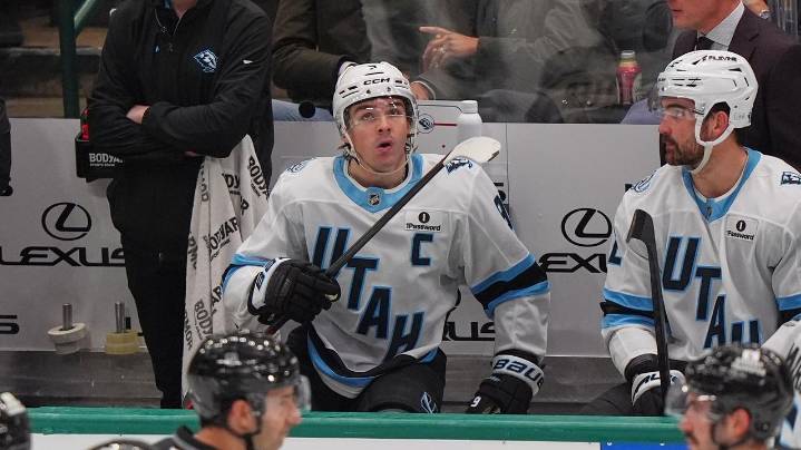 Mammoth's Clayton Keller plays in 4-3 loss to the Stars one day after father's death