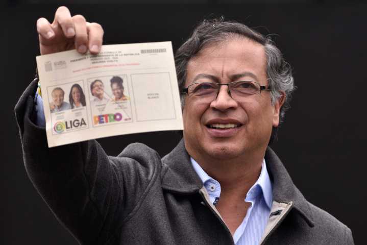 CNE sanciona campaña Petro Presidente 2022 por topes electorales