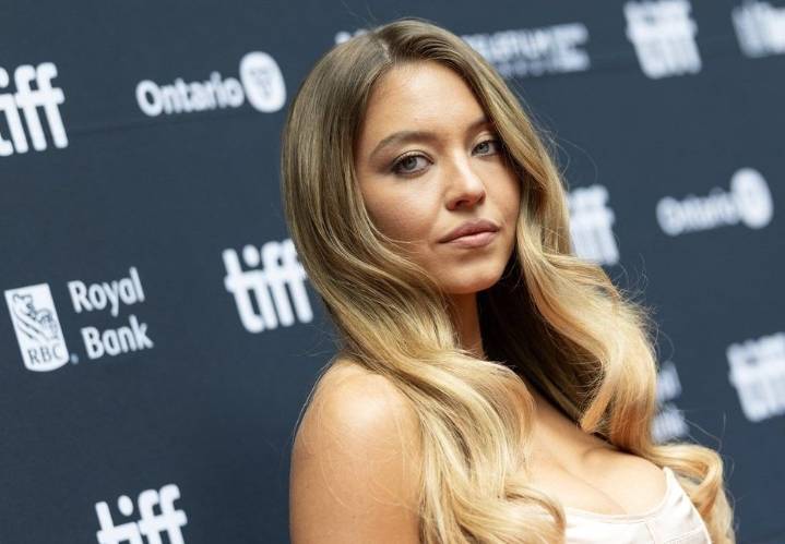 Sydney Sweeney talks 'Christy' and controversial hot dog take