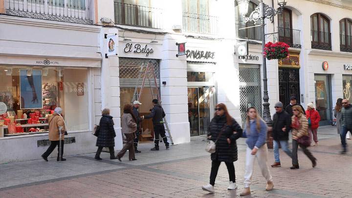 Las auténticas patatas fritas belgas llegan a la calle Alfonso: "Con una ración comen tres niños"