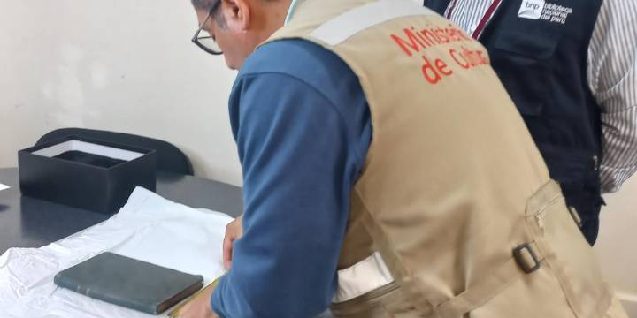 Perú recupera un libro y carta vinculados a Francisco Bolognesi que estaban en poder de Chile