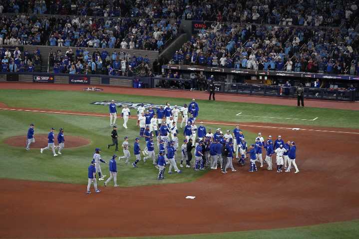 Blue Jays, Dodgers benches clear in Game 7 of World Series