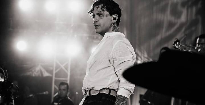 Citan a Christian Nodal a audiencia por presunta falsificación de firmas