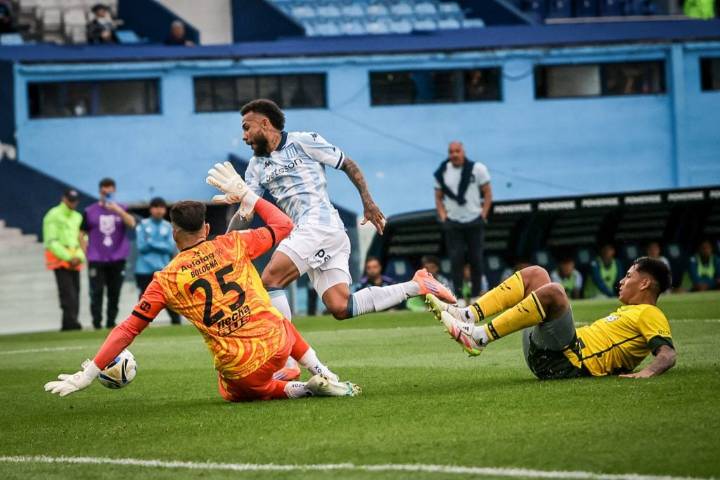 Racing ganó y se acerca a octavos y a la Sudamericana