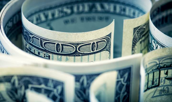 Se llevan más de $7,000 en efectivo de un vehículo en Guaynabo