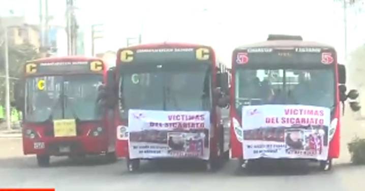 Paro de transportistas: Buses de 'El Rápido' se desplazan en caravana hacia el Congreso