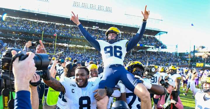 Michigan Football stays put in AP Poll following win at Northwestern