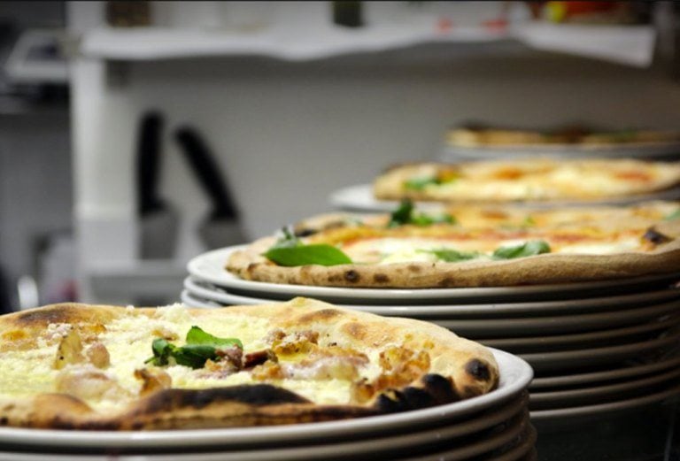 Yum Brands evalúa vender Pizza Hut