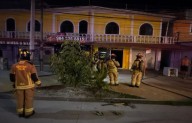 Incendio consume local de artesanías sobre la avenida Tulum