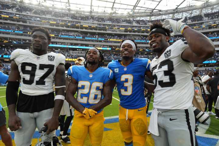 Top NFL Free Agent “Cleared“ to Play, 3 Destinations Ranked