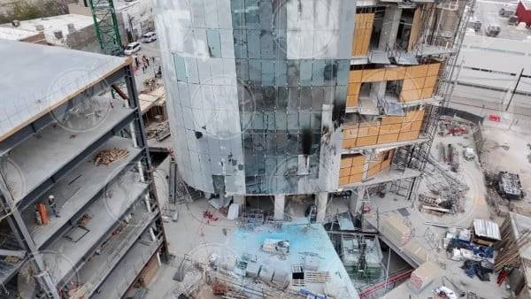 Video: Se ¡ηςεηd¡ó arnés del obrero y ςαyø desde nivel 3 de Torre Centinela