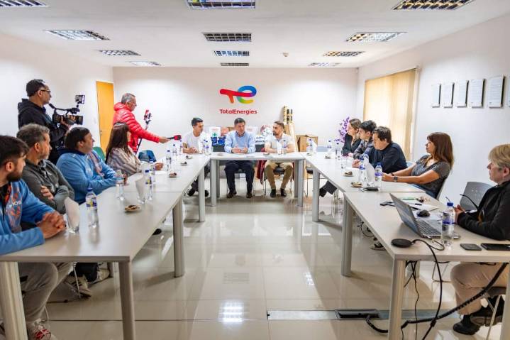Gobierno recibió una donación de TotalEnergies para el deporte fueguino