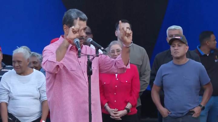 Nicolás Maduro se pone a cantar 'Imagine' de John Lennon en pleno discurso contra los planes militares de Trump en Venezuela