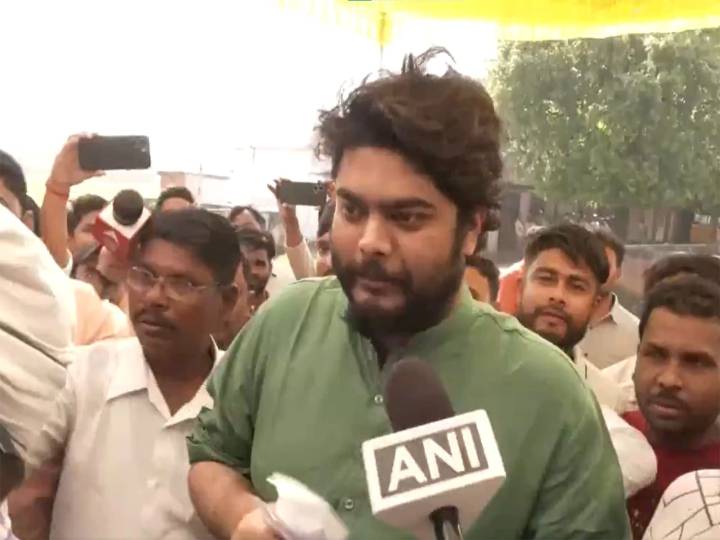 Bihar polls: RJD candidate Osama Shahab casts his vote in Siwan