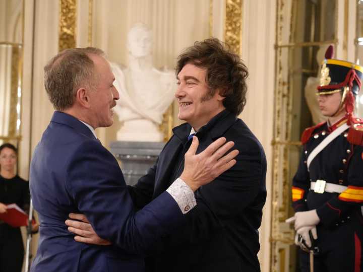 "Compartimos principios y valores que no se negocian", dijo el embajador de Trump tras presentarle a Milei sus cartas credenciales
