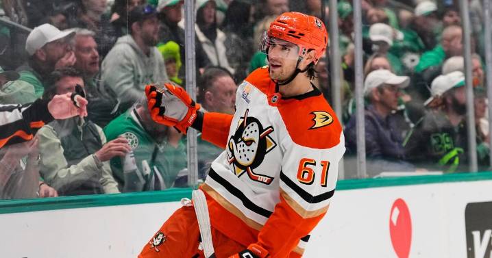 Red-hot Ducks go on scoring spree to beat Stars for fifth consecutive win