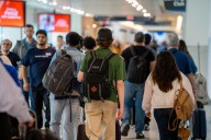 Tormentas severas provocan nuevos retrasos en Bush Airport y afectan a miles de viajeros en Houston