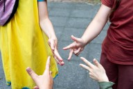 La ciencia del Ca Chi Pun: Neurocientíficos encuentran la clave para ganar en el “piedra, papel o tijeras”